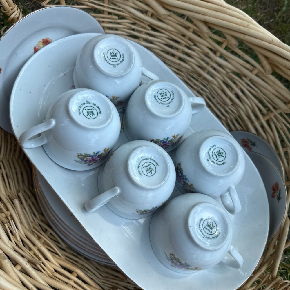 Kahla Cermic dish set! Retails for 900$ for 12 piece. This is a 24+ piece